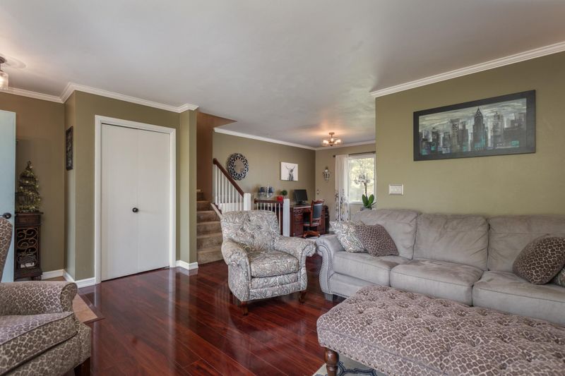1008 Park Pl NE, Alexandria, MN 56308