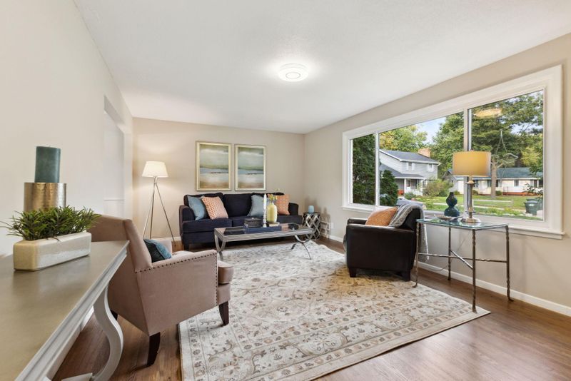 176 Linden Cir, Apple Valley, MN 55124