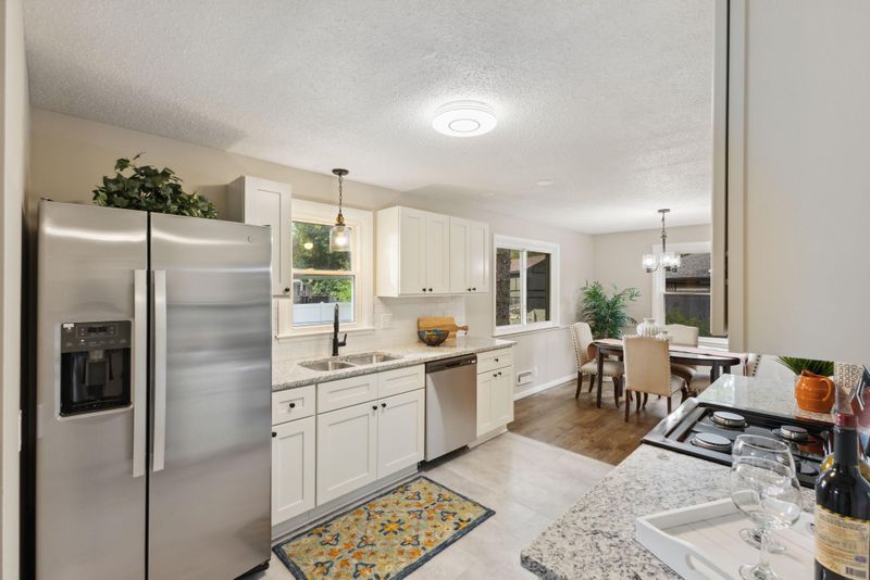 176 Linden Cir, Apple Valley, MN 55124