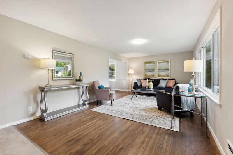 176 Linden Cir, Apple Valley, MN 55124