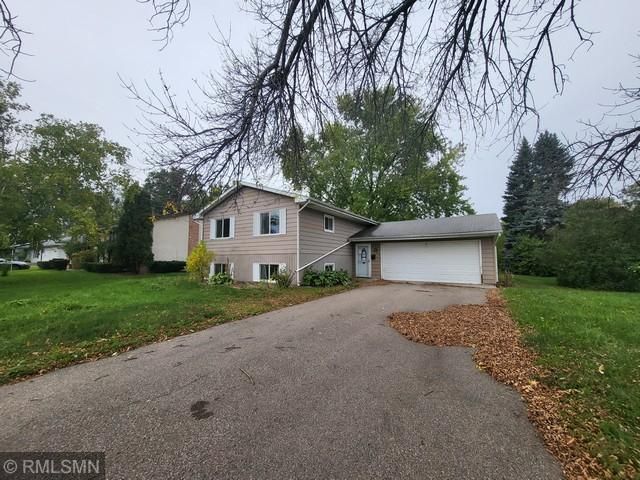 910 Dakota St S, Shakopee, MN 55379