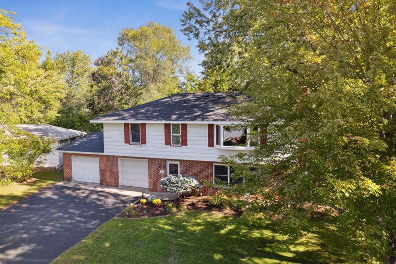 4524 W 88th St, Bloomington, MN 55437