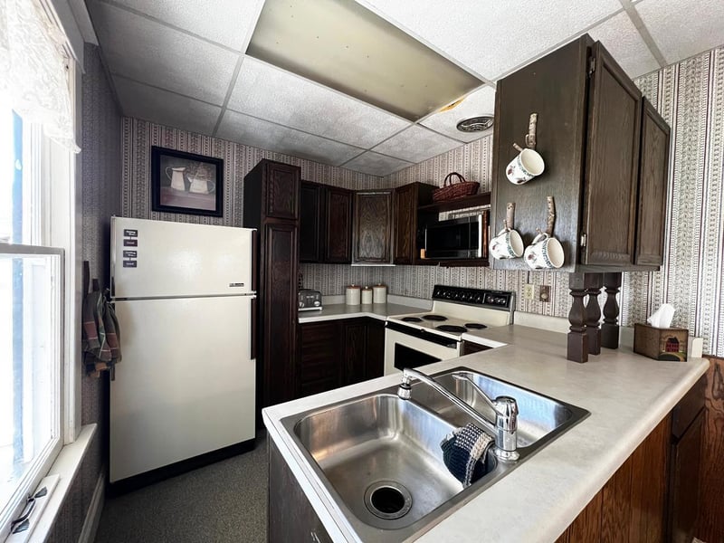 6517 White Pine Ln, Gilbert, MN 55741