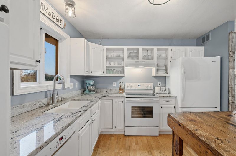 907 Homestead Dr, Jordan, MN 55352