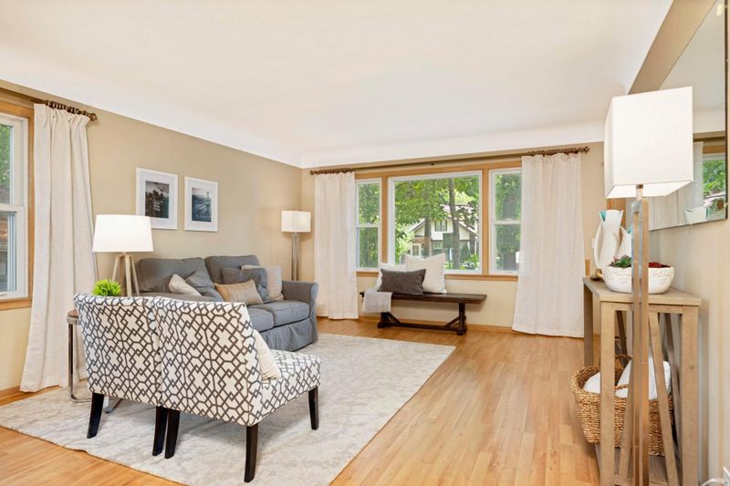 8 Rustic Lodge E, Minneapolis, MN 55419