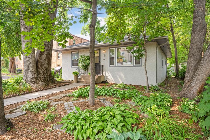 8 Rustic Lodge E, Minneapolis, MN 55419