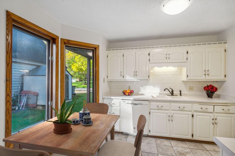 6499 Mere Dr, Eden Prairie, MN 55346