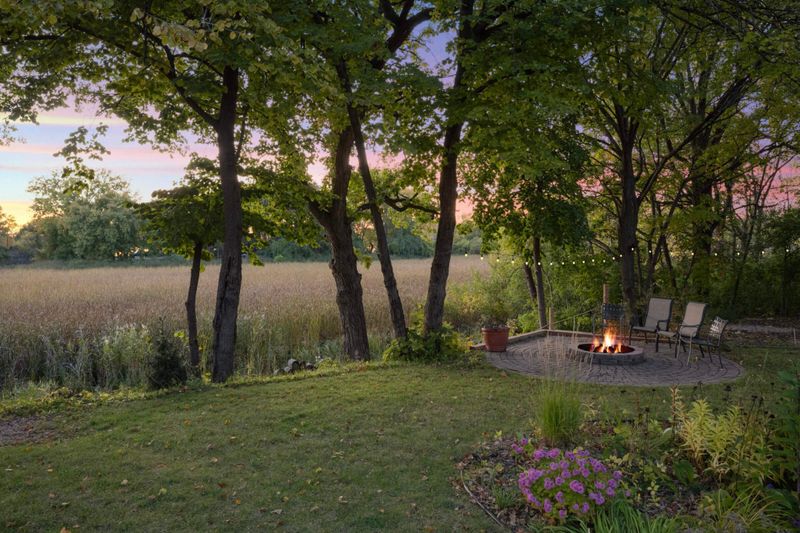 15 W Point Dr, Excelsior, MN 55331