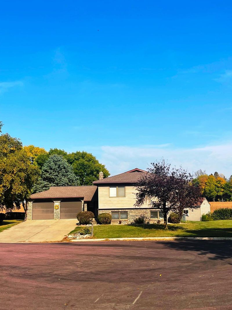 3225 Tamarack Ave, Slayton, MN 56172