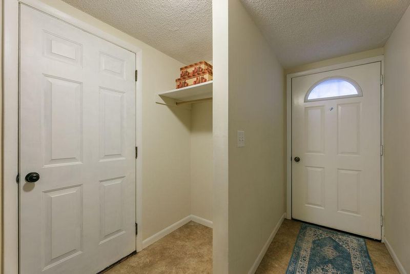 312 Shawnee Trl, Shakopee, MN 55379