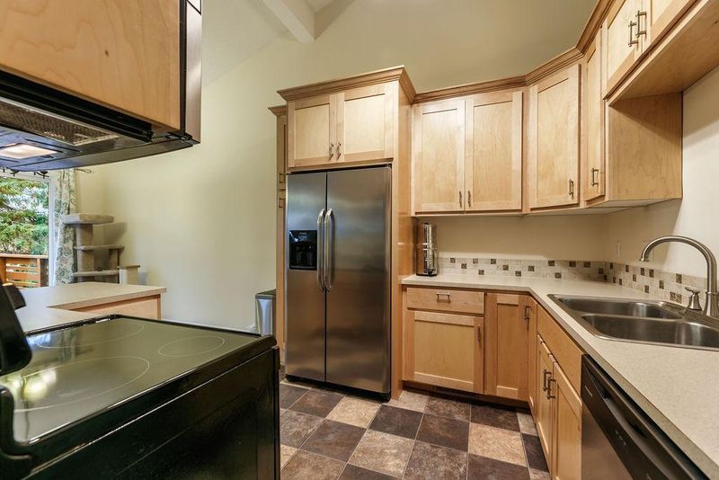 312 Shawnee Trl, Shakopee, MN 55379