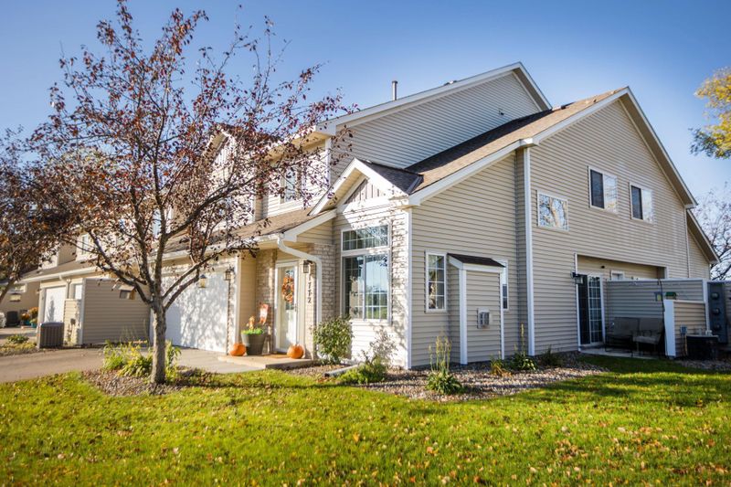 1772 Sandstone Curve, Shakopee, MN 55379
