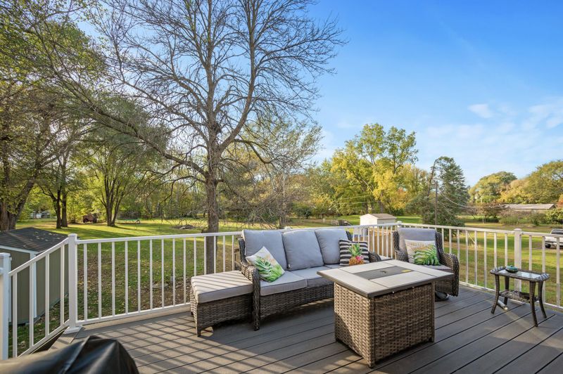6957 Lakeview Dr, Lino Lakes, MN 55014