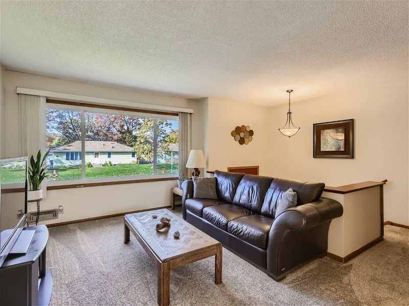 264 Galaxy Dr, Circle Pines, MN 55014