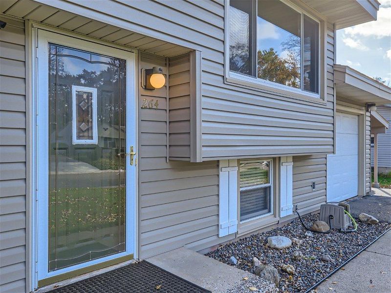 264 Galaxy Dr, Circle Pines, MN 55014