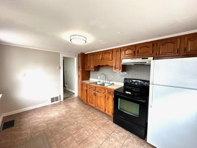 16 Otis St, Winona, MN 55987