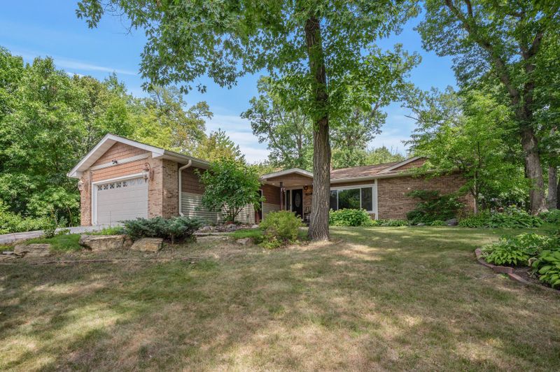5945 Hidden Oaks Cir SE, Prior Lake, MN 55372