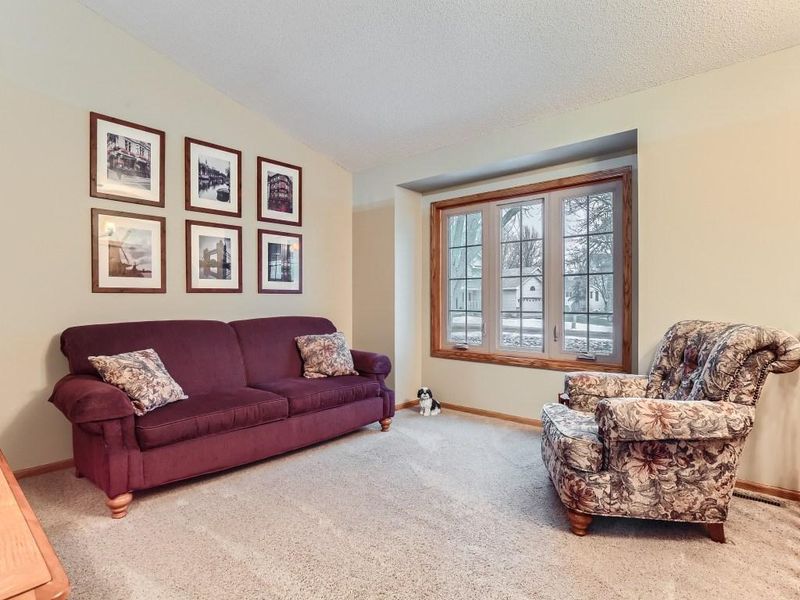 11150 Hillsboro Ct, Champlin, MN 55316