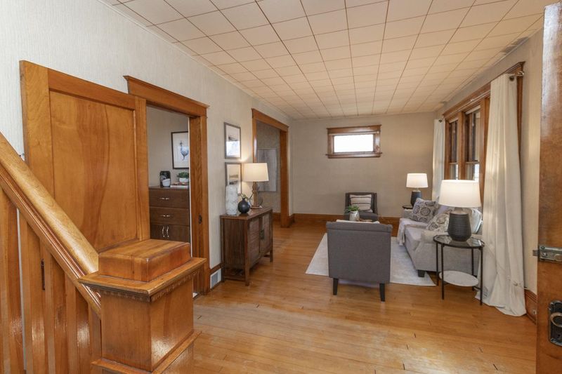 899 Watson Ave, Saint Paul, MN 55102