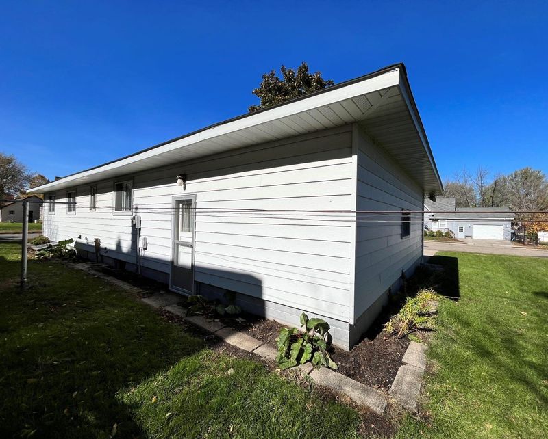 223 5th St S, Sauk Centre, MN 56378