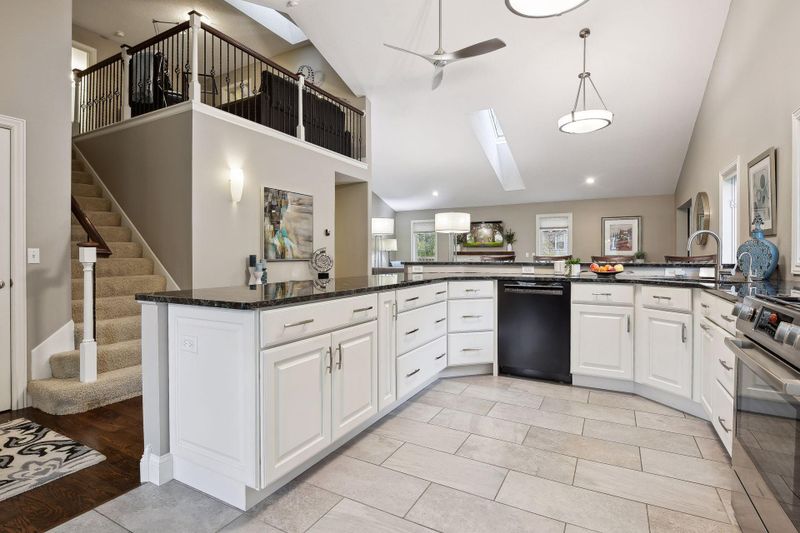 5944 Bren Cir, Minnetonka, MN 55343