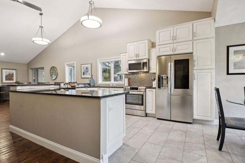 5944 Bren Cir, Minnetonka, MN 55343