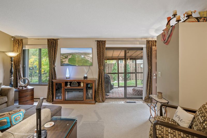 2256 Wildwood Cir, Minnetonka, MN 55305