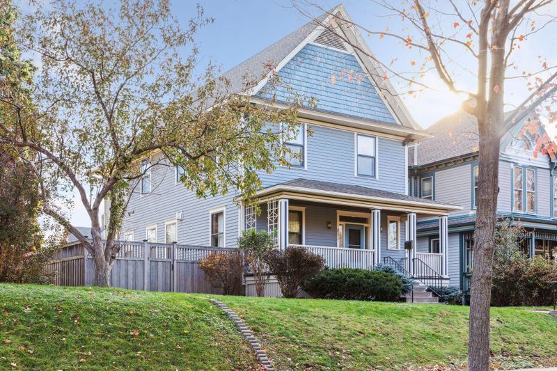 852 Lincoln Ave, Saint Paul, MN 55105