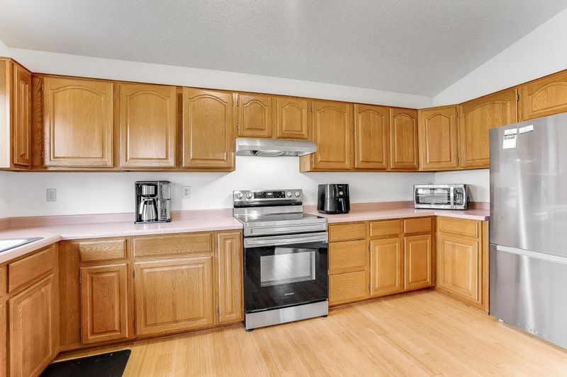 2294 Valley View Ave E, Maplewood, MN 55119