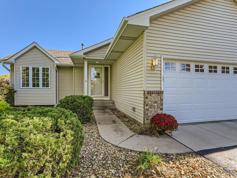 16901 Wilderness Trl SE, Prior Lake, MN 55372