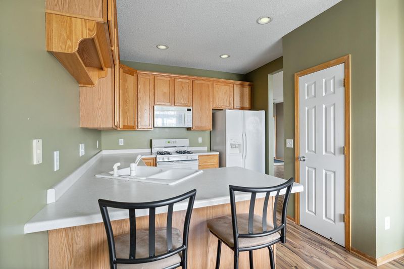 17586 Hackberry Ct, Eden Prairie, MN 55347