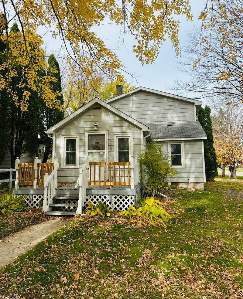 102 Cherry St NW, Bertha, MN 56437