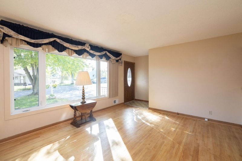1469 Grandview Ave E, Maplewood, MN 55109