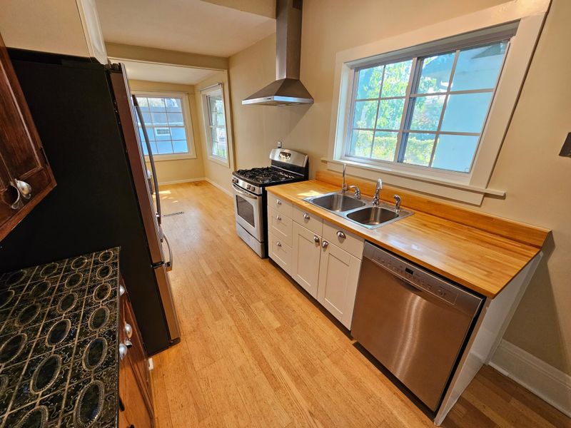2933 35th Ave S, Minneapolis, MN 55406