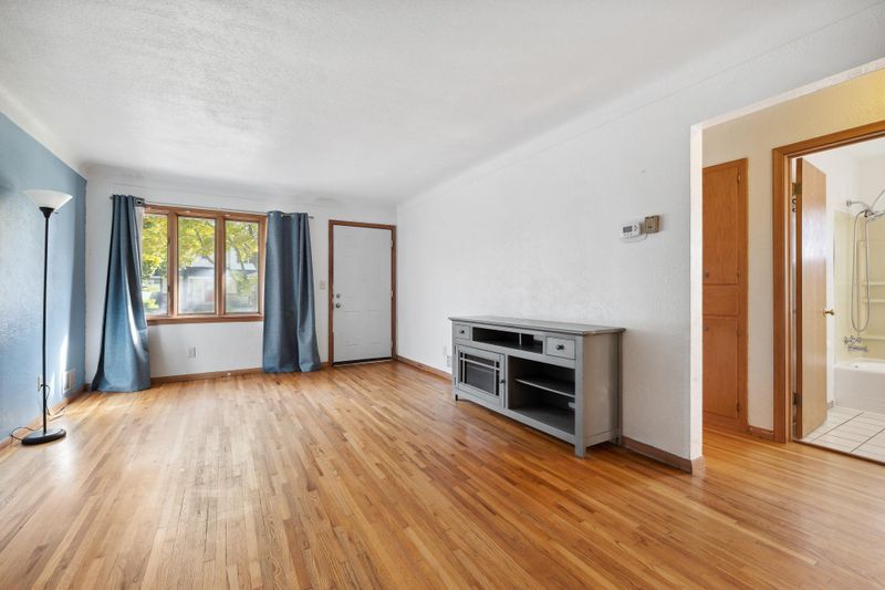 1605 Mcafee St, Saint Paul, MN 55106
