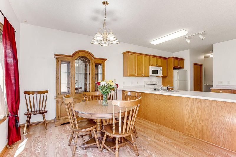 7575 6th St N, Oakdale, MN 55128