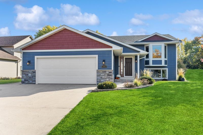 14849 Oakcrest Cir, Savage, MN 55378