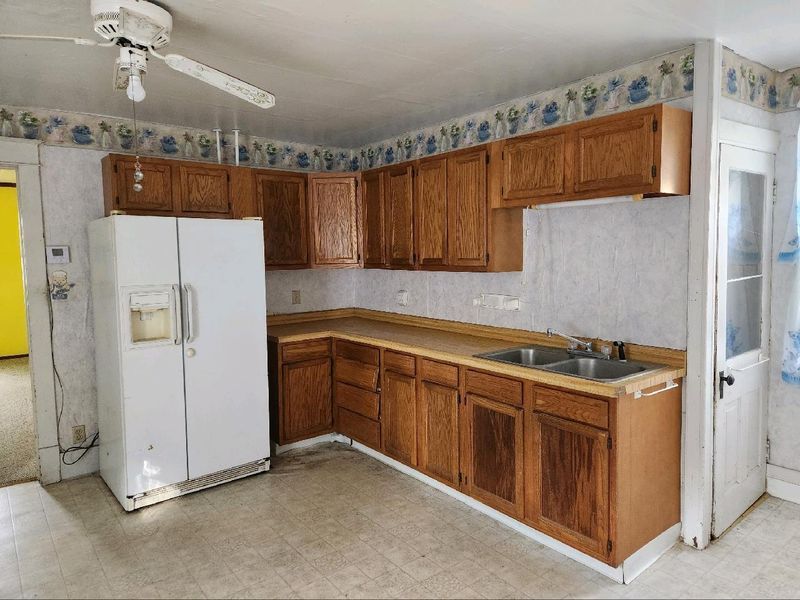 22 N Main St, Altura, MN 55910