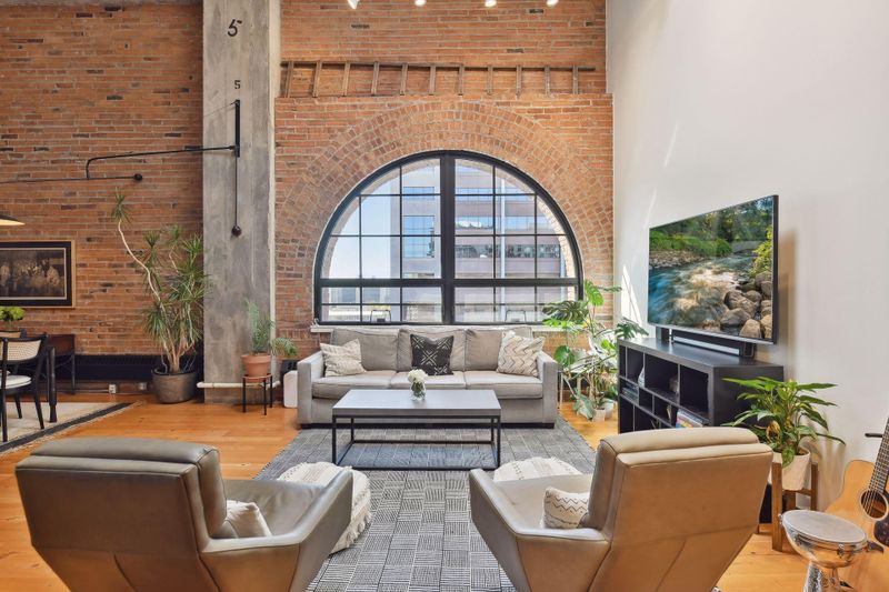 250 Park Ave #702, Minneapolis, MN 55415