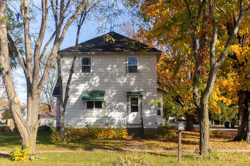 318 Sheridan St S, Houston, MN 55943