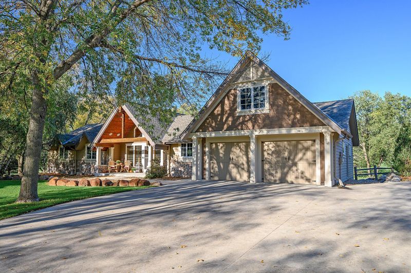 9411 Foxford Rd, Chanhassen, MN 55317
