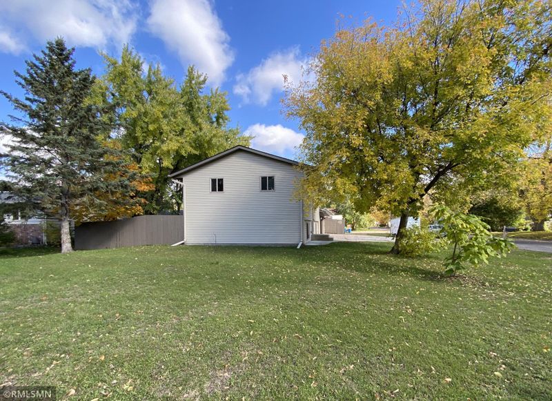 85 7th St S, Sauk Rapids, MN 56379