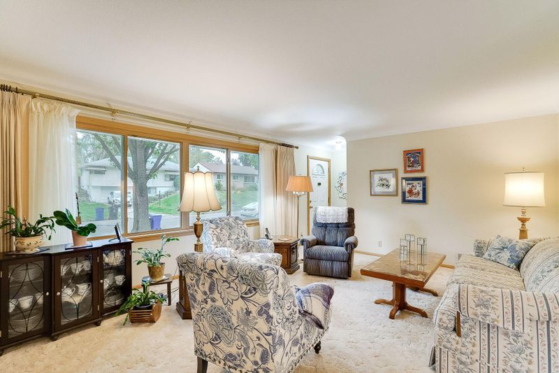 1604 Suburban Ave, Saint Paul, MN 55106