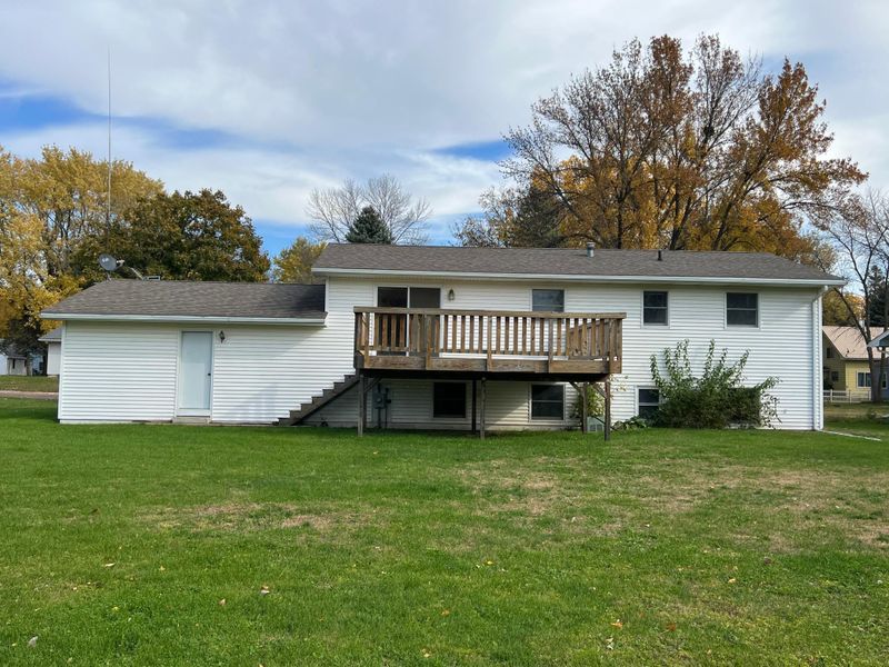 815 Jackson Ave N, Saint James, MN 56081