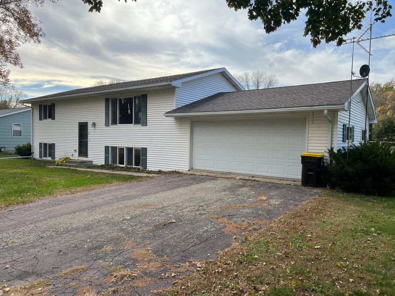 815 Jackson Ave N, Saint James, MN 56081