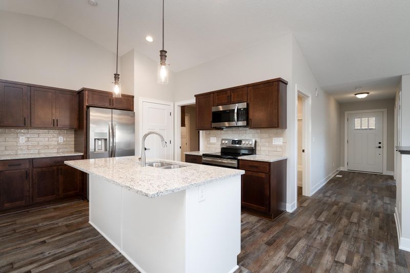 2117 Kari Ln, North Saint Paul, MN 55109