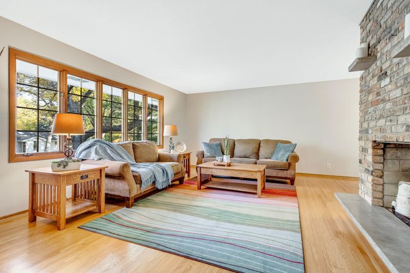 10025 Kingman Ln, Minnetonka, MN 55305