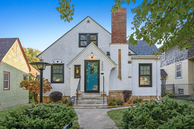 3906 Queen Ave N, Minneapolis, MN 55412