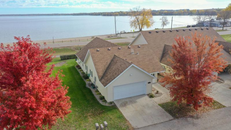 707 Bayview Dr, Starbuck, MN 56381