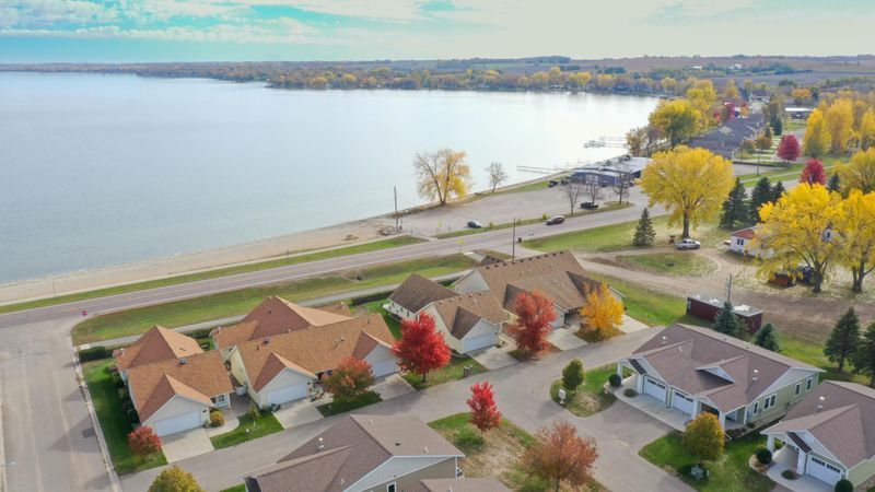 707 Bayview Dr, Starbuck, MN 56381